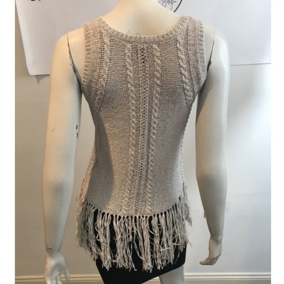 Scoop NYC sleeveless fringed knit sweater in black - Picture 11 of 11